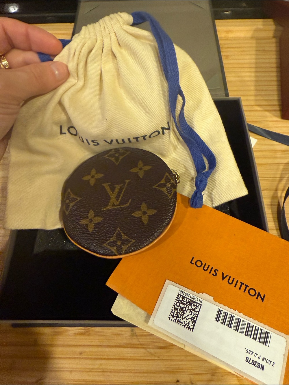 Gorgeous 100% authentic like new Louis Vuitton Monogram Round Coin pouch
